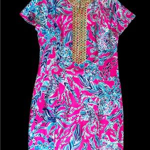 Size 12 Pulitzer pink and blue seahorse pattern with gold trim at the neck.